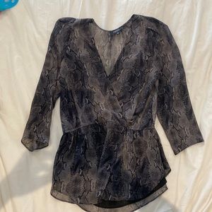 Babaton 100% silk blouse size XS